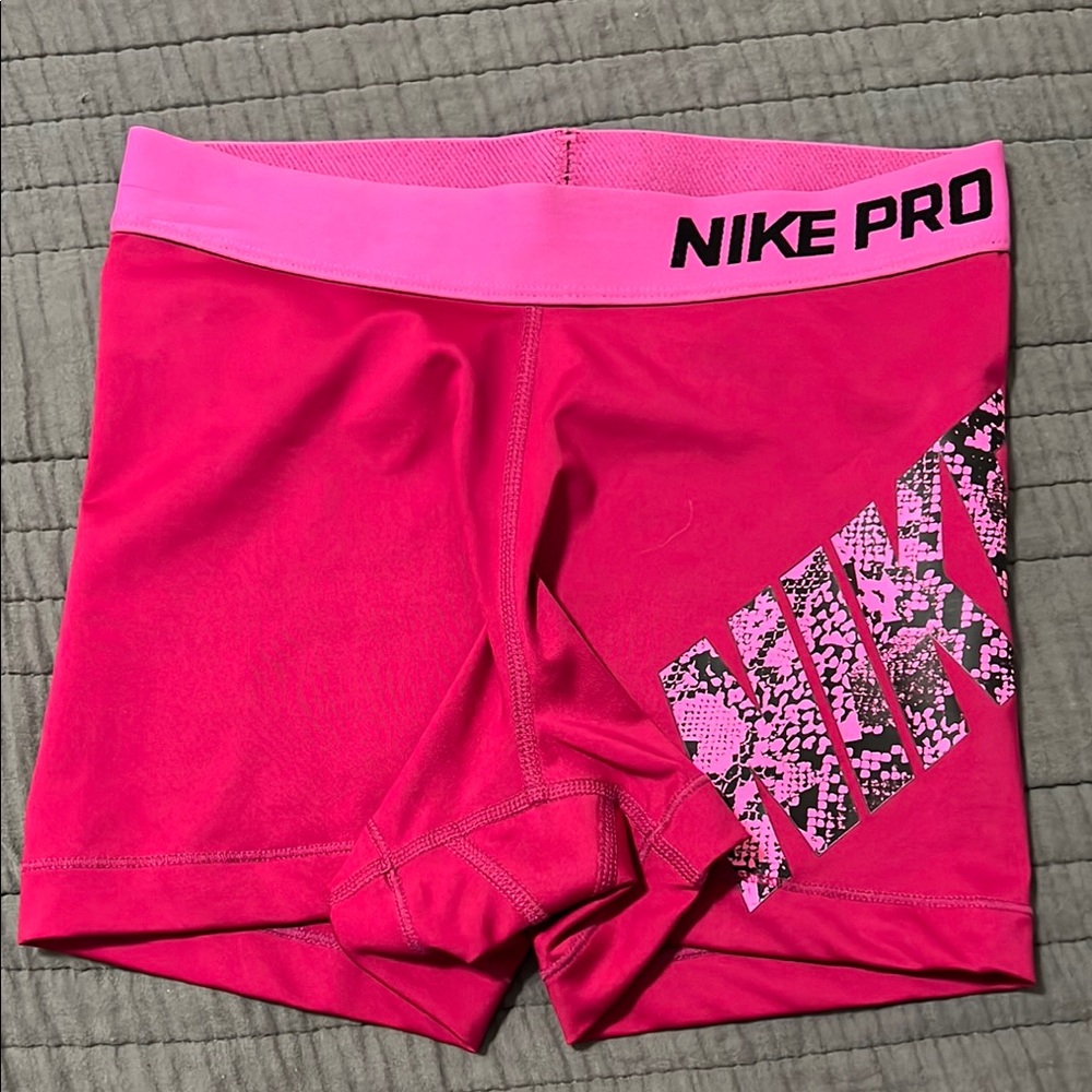 Nike Pink Athletic Shorts Sleek Moisture-Wicking Design